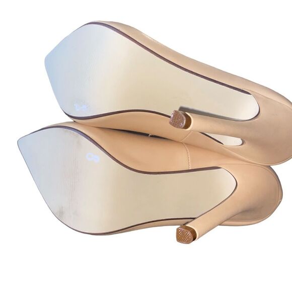 JustFab Jaslene Sz 9 Taupe Pointy Toe 5” Heels Gold Lock Key Sets Pumps Heels - Picture 6 of 8